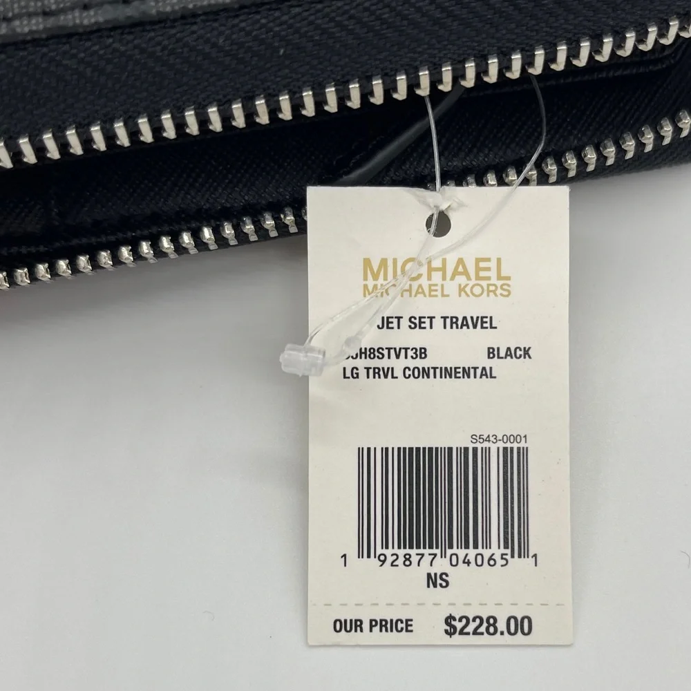 Michael Kors Continental Wallet Wristlet B…